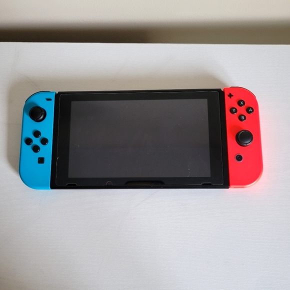 Nintendo switch console bundle - Picture 2 of 9